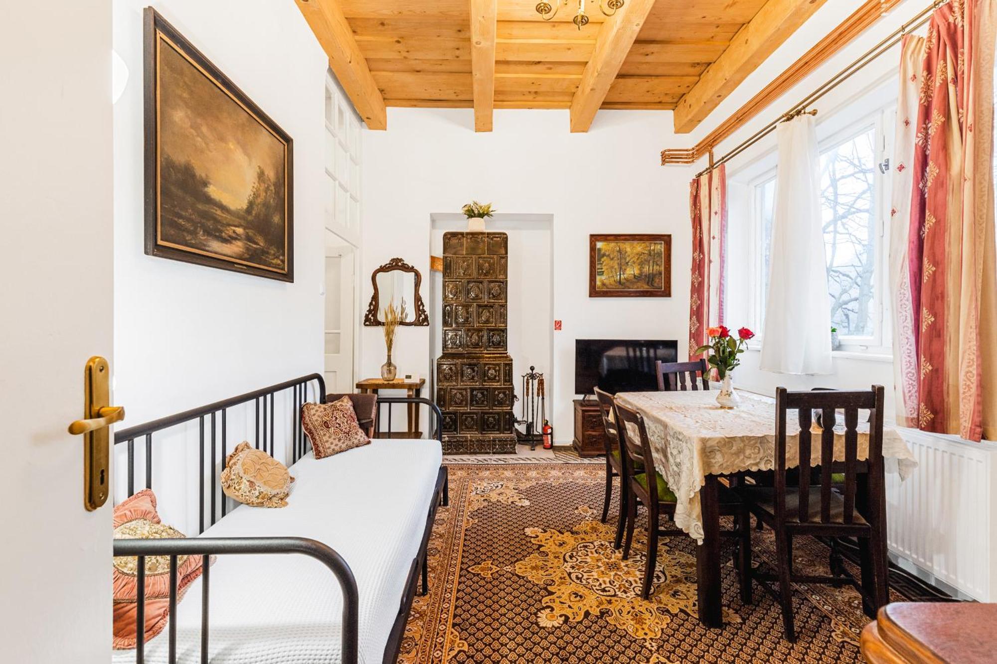 Sovi Dom- Historicke Apartmany Z 19 Storocia, 4Km Od Banskej Stiavnice Svaty Anton Exterior photo