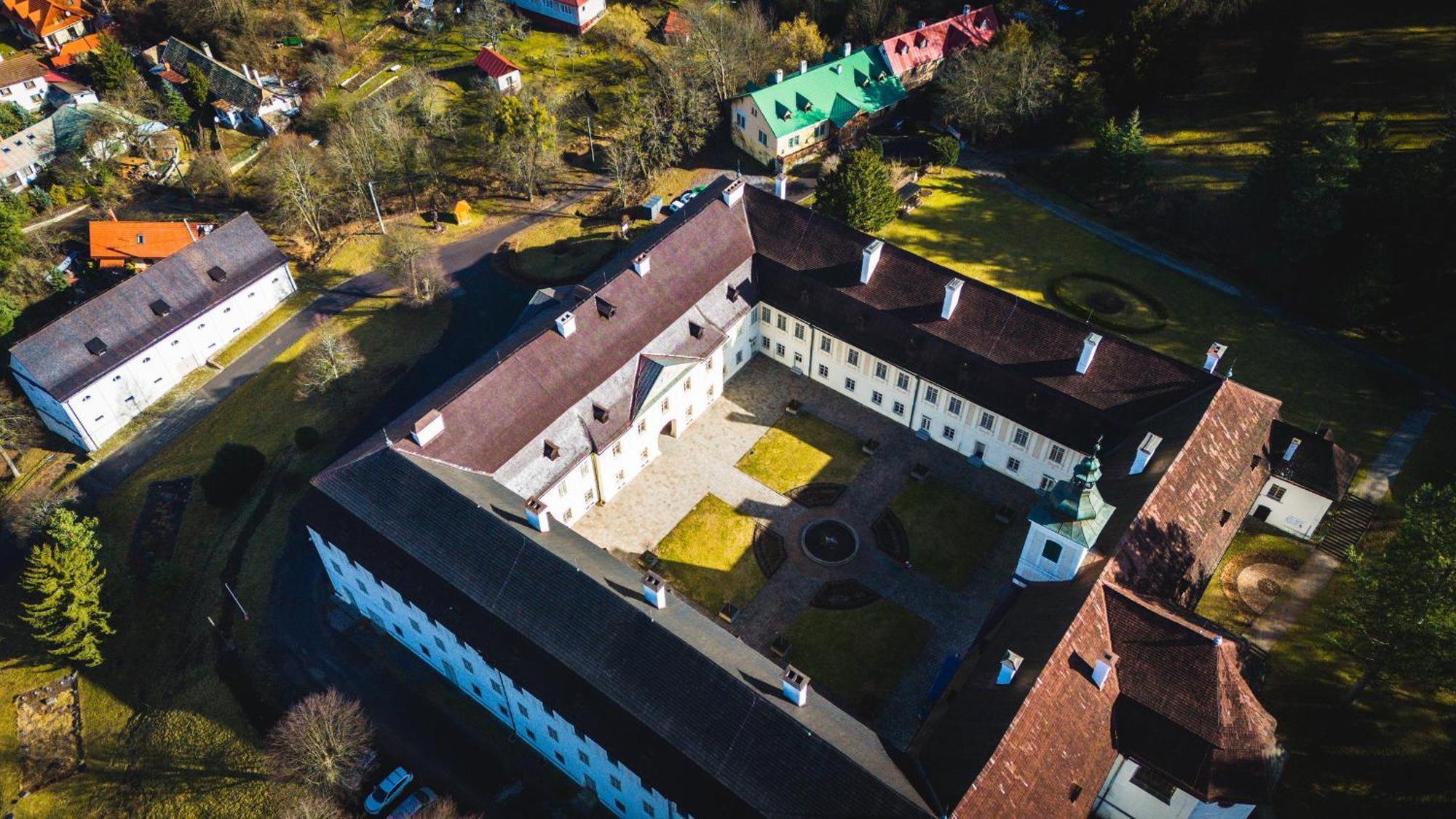 Sovi Dom- Historicke Apartmany Z 19 Storocia, 4Km Od Banskej Stiavnice Svaty Anton Exterior photo